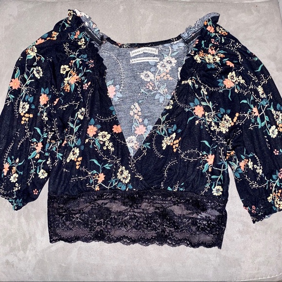 Urban Outfitters Tops - NWT UO Samara Plunging Surplice Cropped Top
